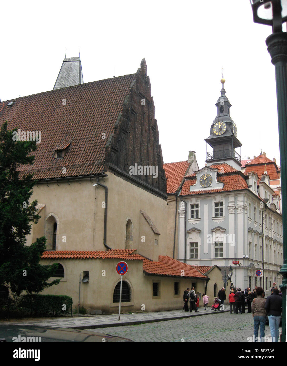 ALT-NOY (vecchia-nuova) Sinagoga di Praga risalente al 14TH. C. È una delle più antiche sinagoghe IN EUROPA IN CUI LE PREGHIERE SONO Foto Stock