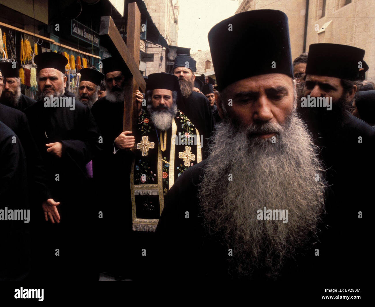 1727. Processione del Venerdì santo di greco-ortodossa patriarca nella via dolorosa Foto Stock