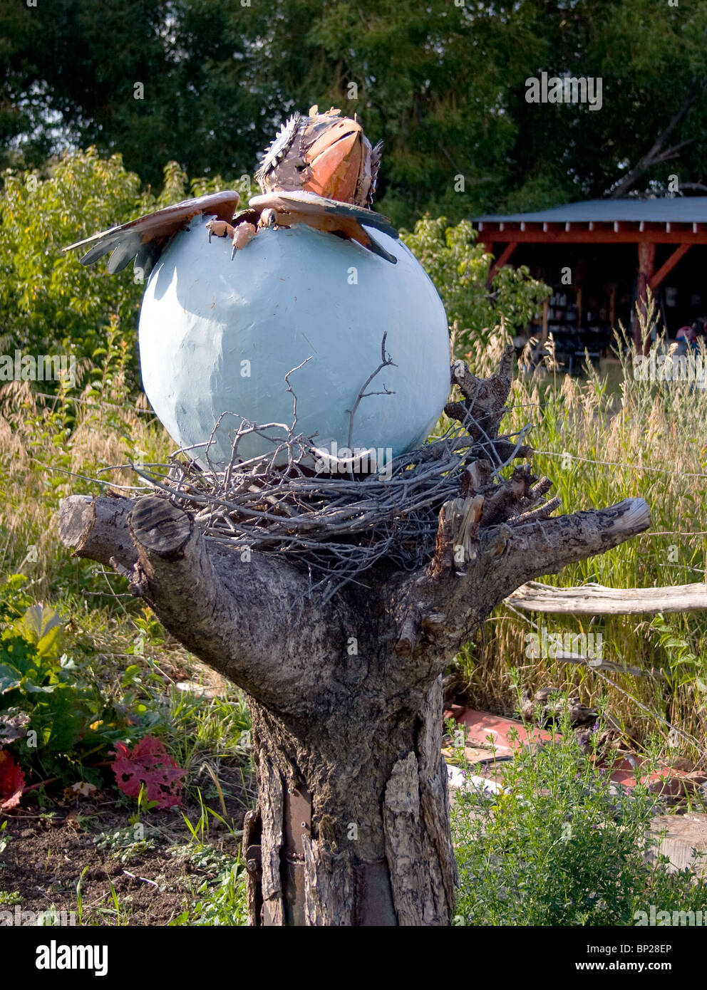 Sculture in metallo animale di Bill Ohrmann a Drummond, Montana, che mostrano opere d'arte all'aperto fantasiose e artigianali con un tocco occidentale. Foto Stock