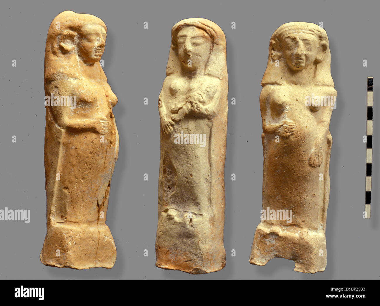 Statuine di terracotta di femmine gravide di figure probabilmente dee della fertilità usato per proteggere la donna incinta in casa. Foto Stock