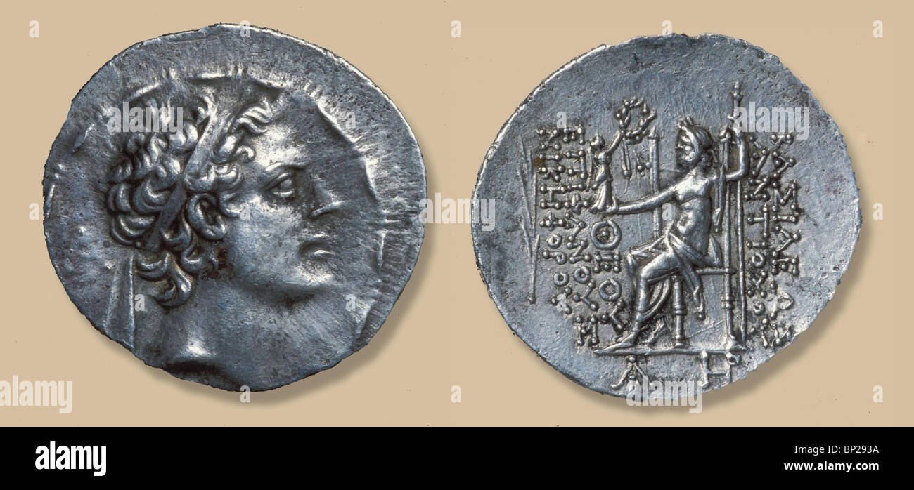 Le monete con il busto di Antioco IV. "EPIPHANES' SELUCID RE che hanno governato da 175 fino al 164 A.C. I SUOI SFORZI PER HELENIZE IL Foto Stock