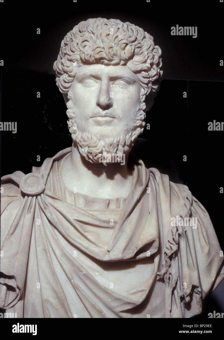 2998. Busto in marmo di imperatore LUCIUS VERUS, 161 - 169 D.C. Foto Stock