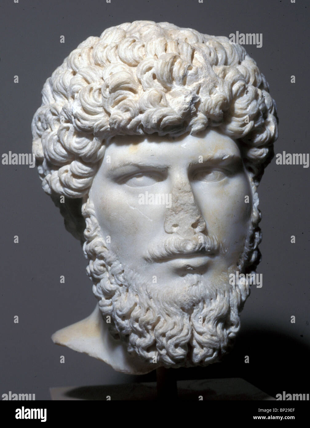 2998. Busto in marmo di imperatore LUCIUS VERUS, 161 - 169 D.C. Foto Stock