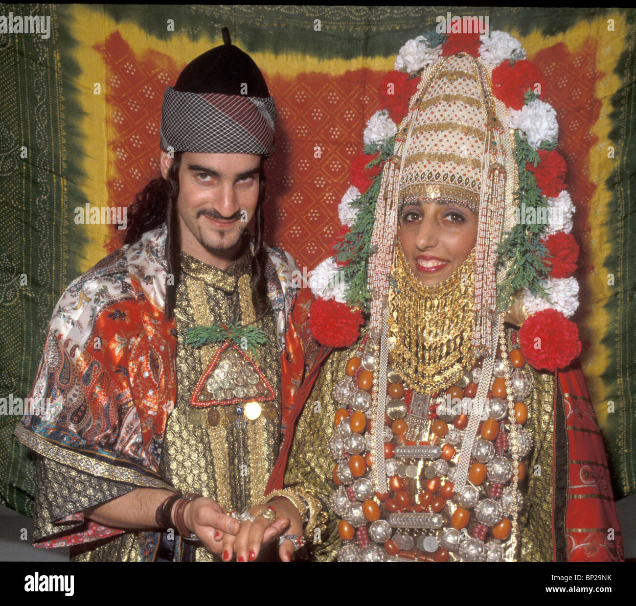 3224. YEMENITE sposa e lo Sposo nella loro ornamenti tradizionali Foto Stock