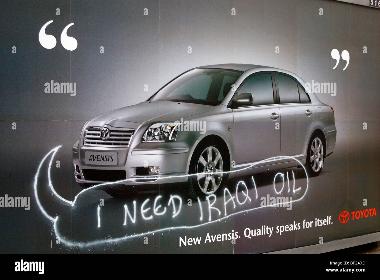 Un auto annuncio che era stata spray con una politica pesantemente commento sulla guerra in Iraq Foto Stock