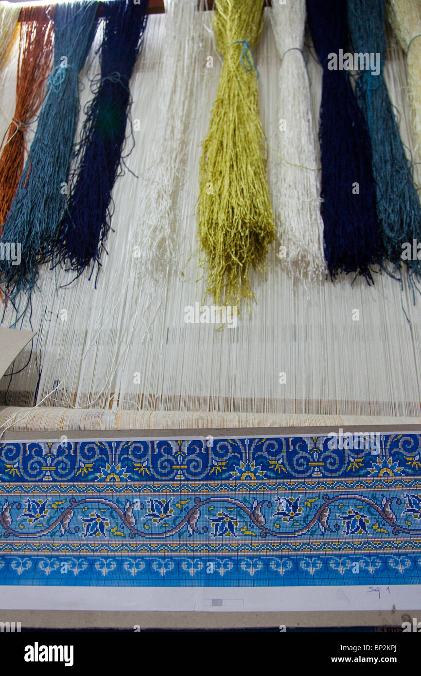 La tessitura dei tappeti a Diyarbakir, Turchia orientale Foto Stock