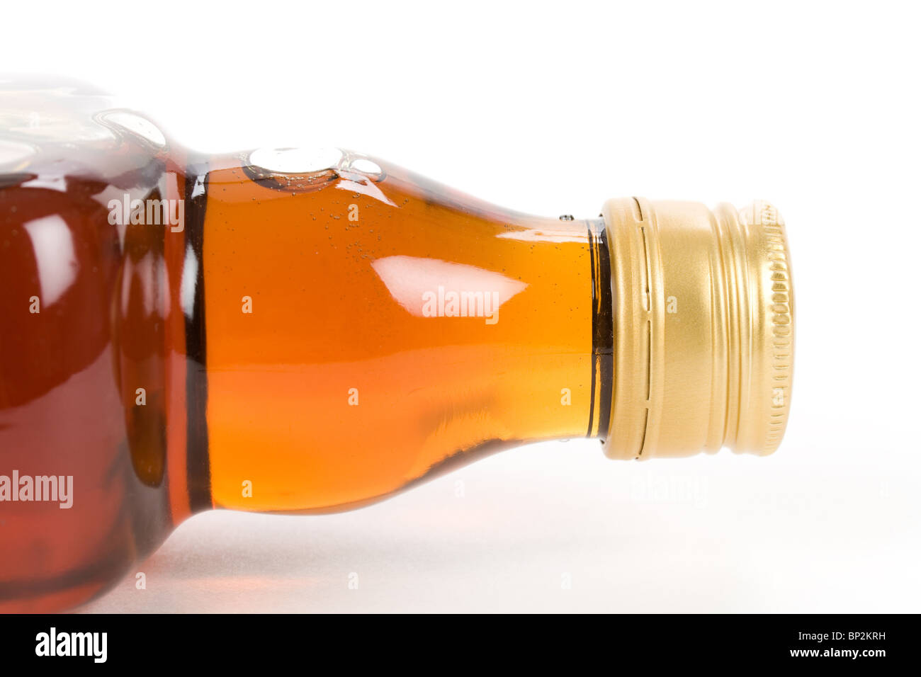 Disco bottiglia di liquore con sfondo bianco Foto Stock