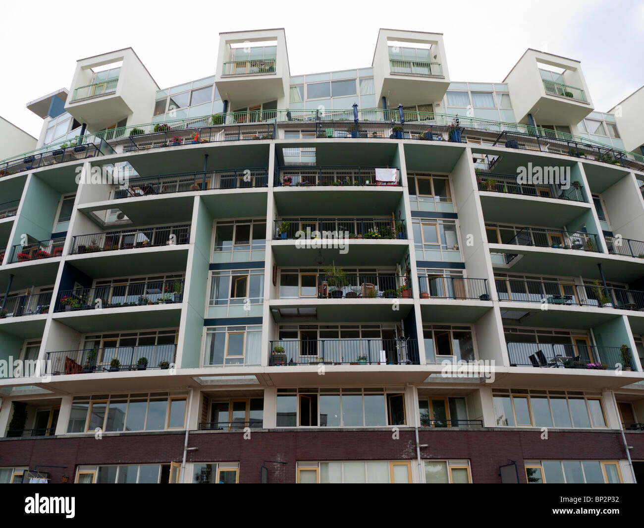 Architettura moderna del nuovo edificio di appartamenti sull'isola di Giava nuovo lo sviluppo di proprietà in Amsterdam Paesi Bassi Foto Stock
