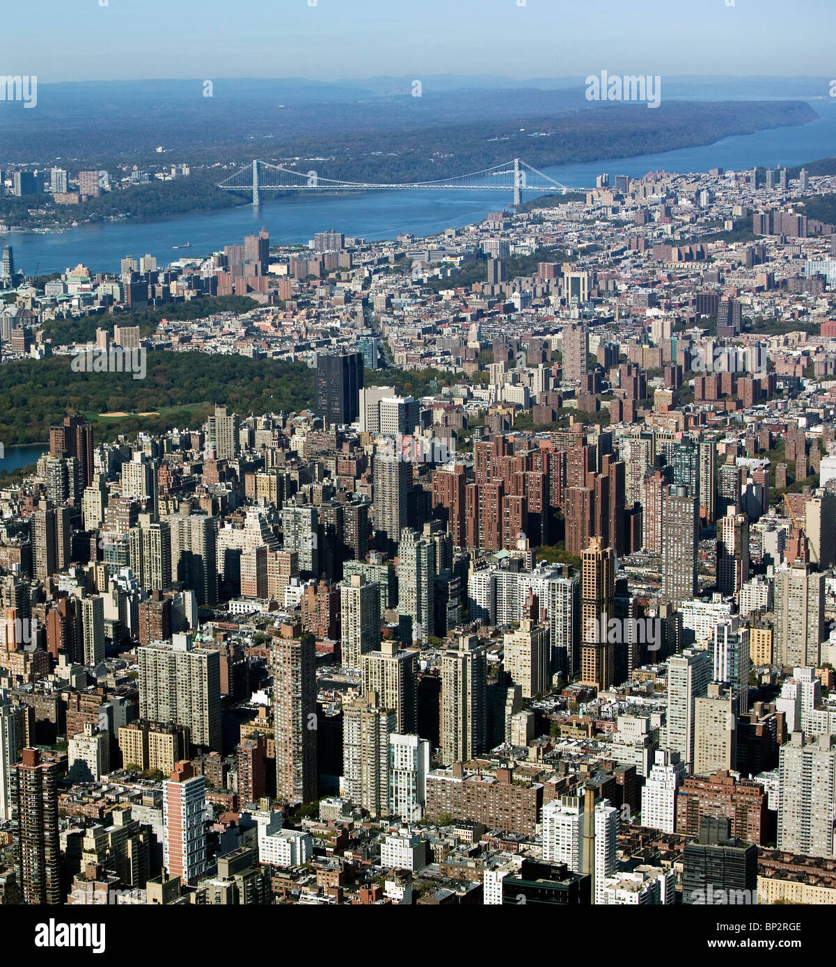 Vista aerea sopra upper east side Harlem George Washington Bridge Manhattan New York City Foto Stock