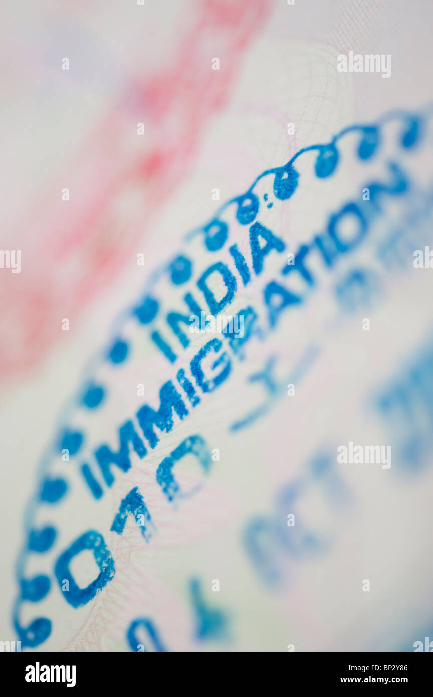 India timbro di immigrazione in un passaporto britannico. Messa a fuoco selettiva Foto Stock