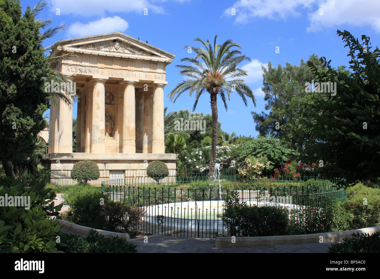 Sir John Alexander Ball monumento, abbassare Barakka Gardens, Triq Il-Mediterran, Valletta, Malta, Mediterraneo, Europa Foto Stock