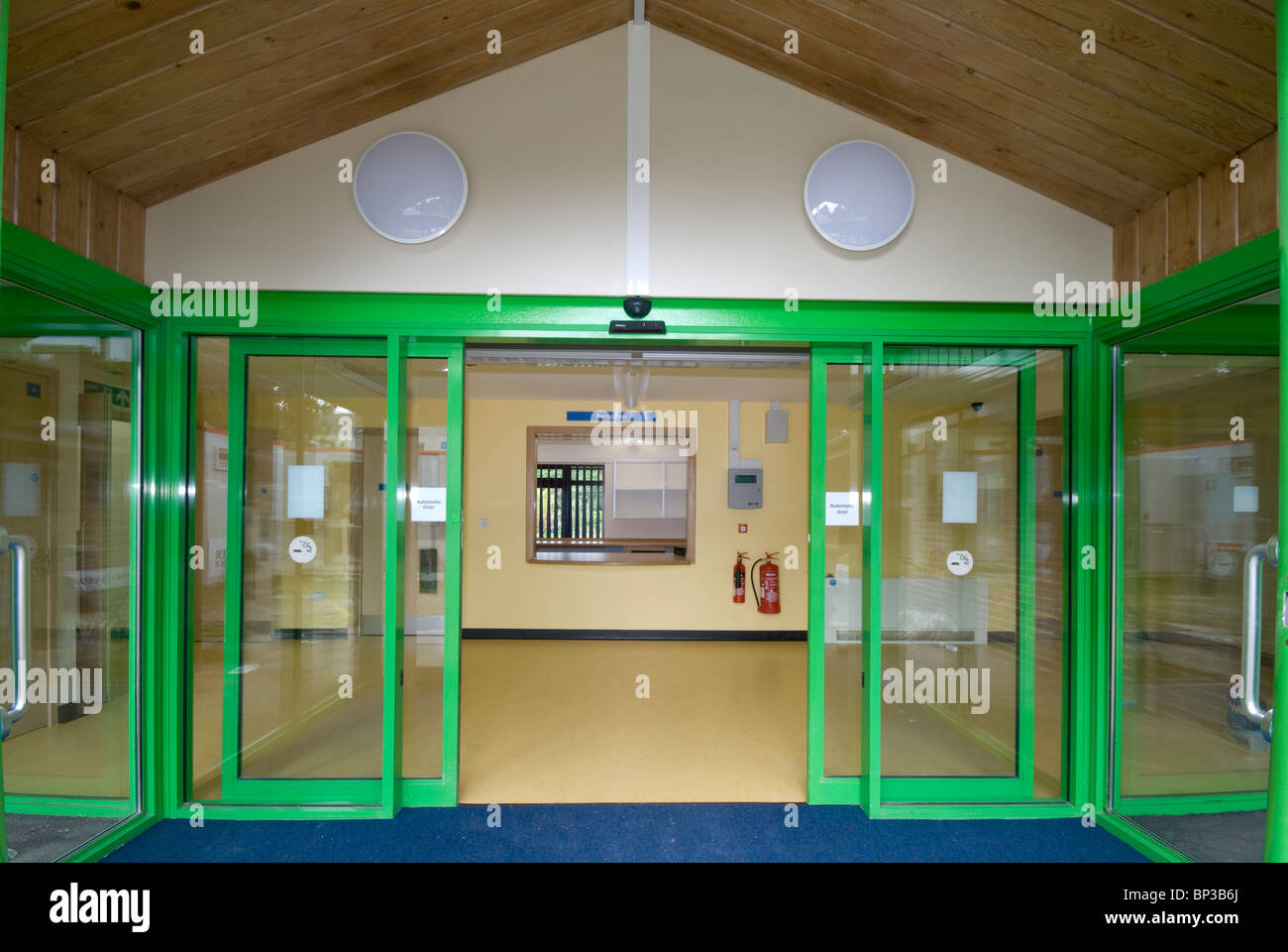 New Forest Centro del parto, Ospedale Ashhurst ingresso automatico con porte in vetro Foto Stock