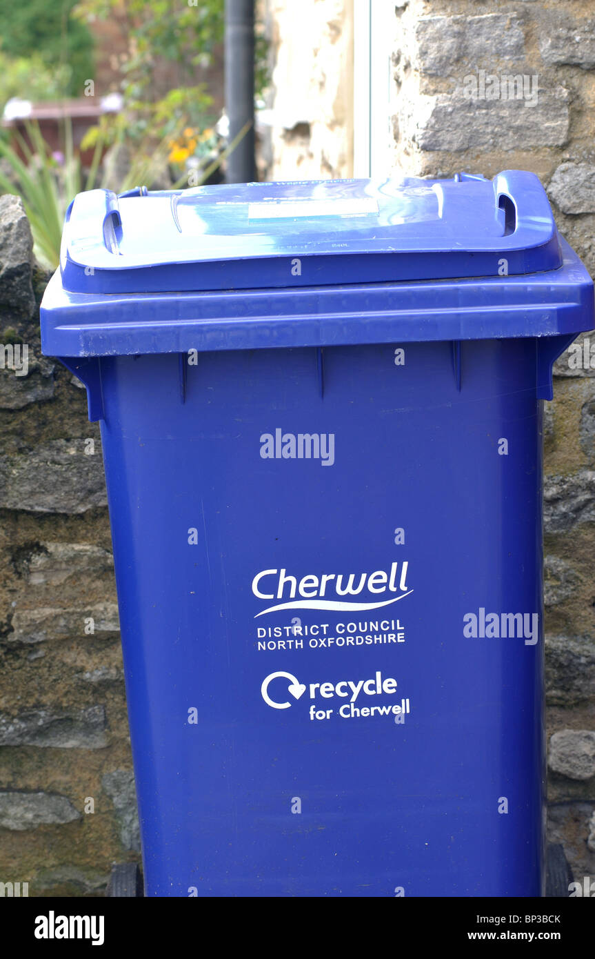 Cherwell il consiglio del distretto di riciclaggio domestico bin Foto Stock