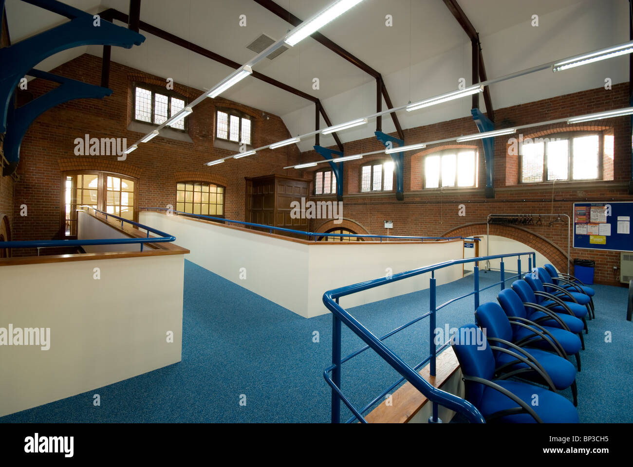Peter Symonds College ramp unire vecchio e nuovo edificio Foto Stock