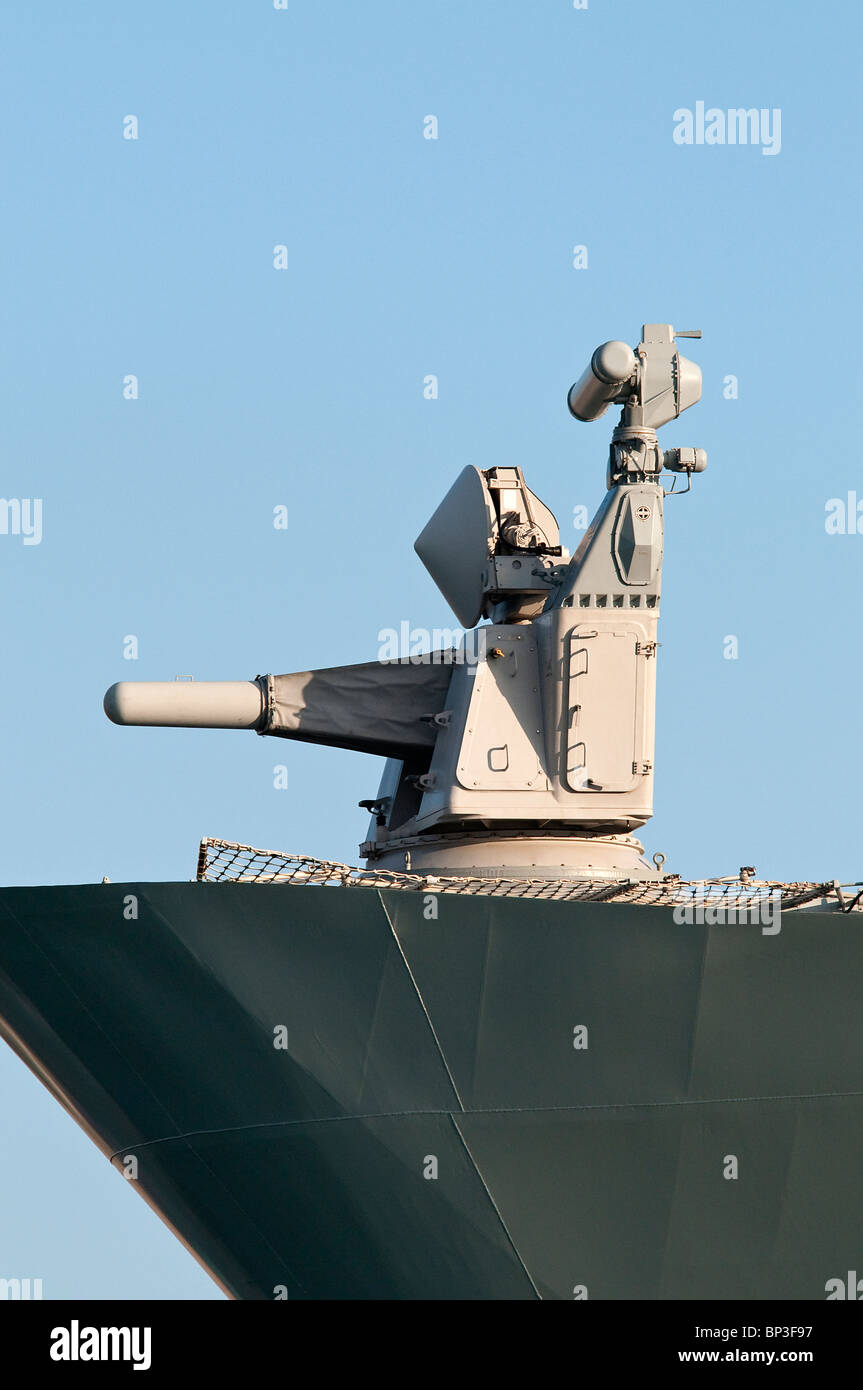 Il portiere vicino a Radar difensivo controllato Gatlin pistola sul dispositivo HMS illustre Foto Stock