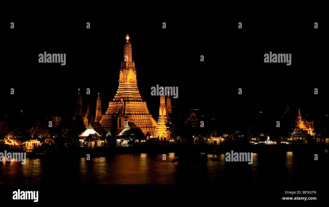 Wat Arun di notte, Bangkok, Thailandia. Foto Stock