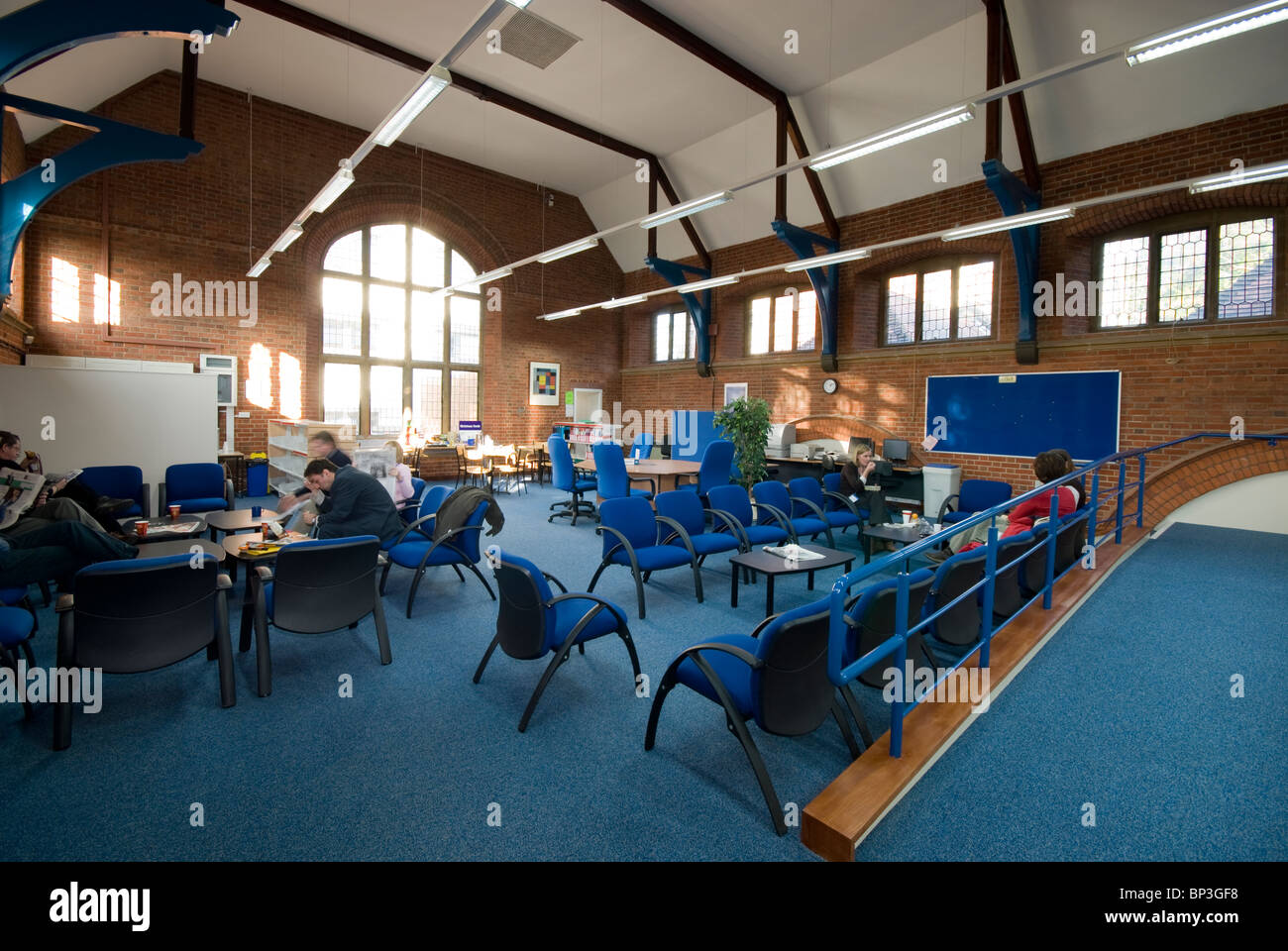 Peter Symonds College library Foto Stock