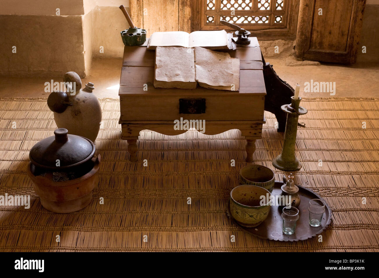Scrivania in dello studente a trimestre ben Youssef Medersa, Marrakech Foto Stock