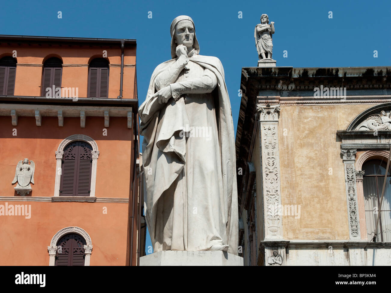 Statua dante alighieri verona immagini e fotografie stock ad alta