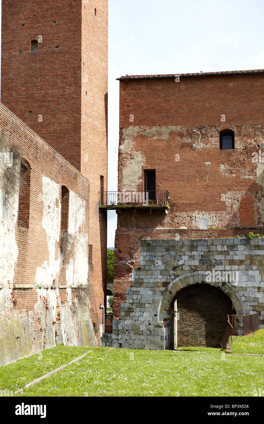 Edificio abbandonato a Pisa, Italia Foto Stock