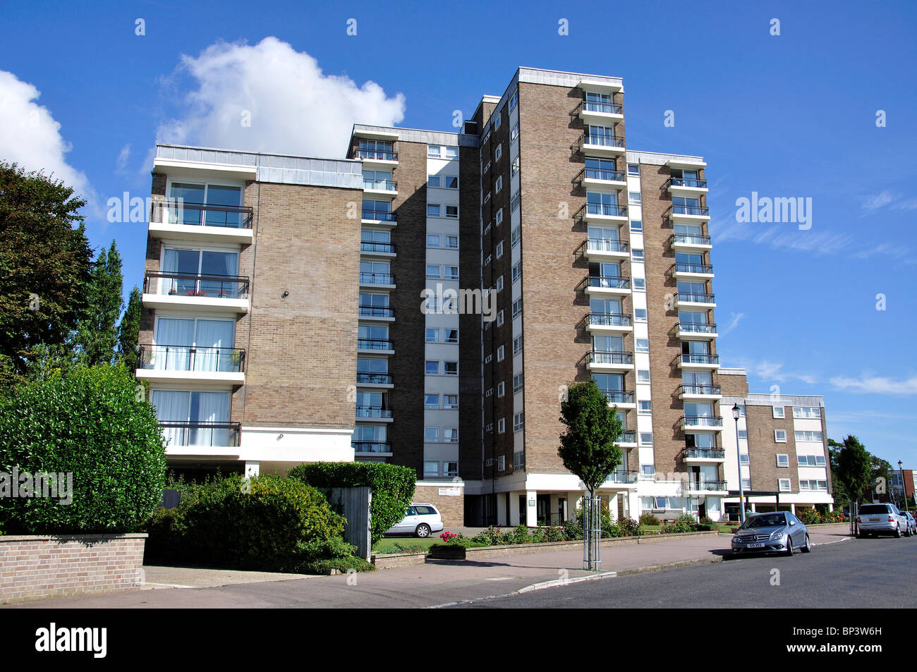 Frinton Corte edifici di appartamenti, l'Esplanade, Frinton on-Mare, Essex, Inghilterra, Regno Unito Foto Stock