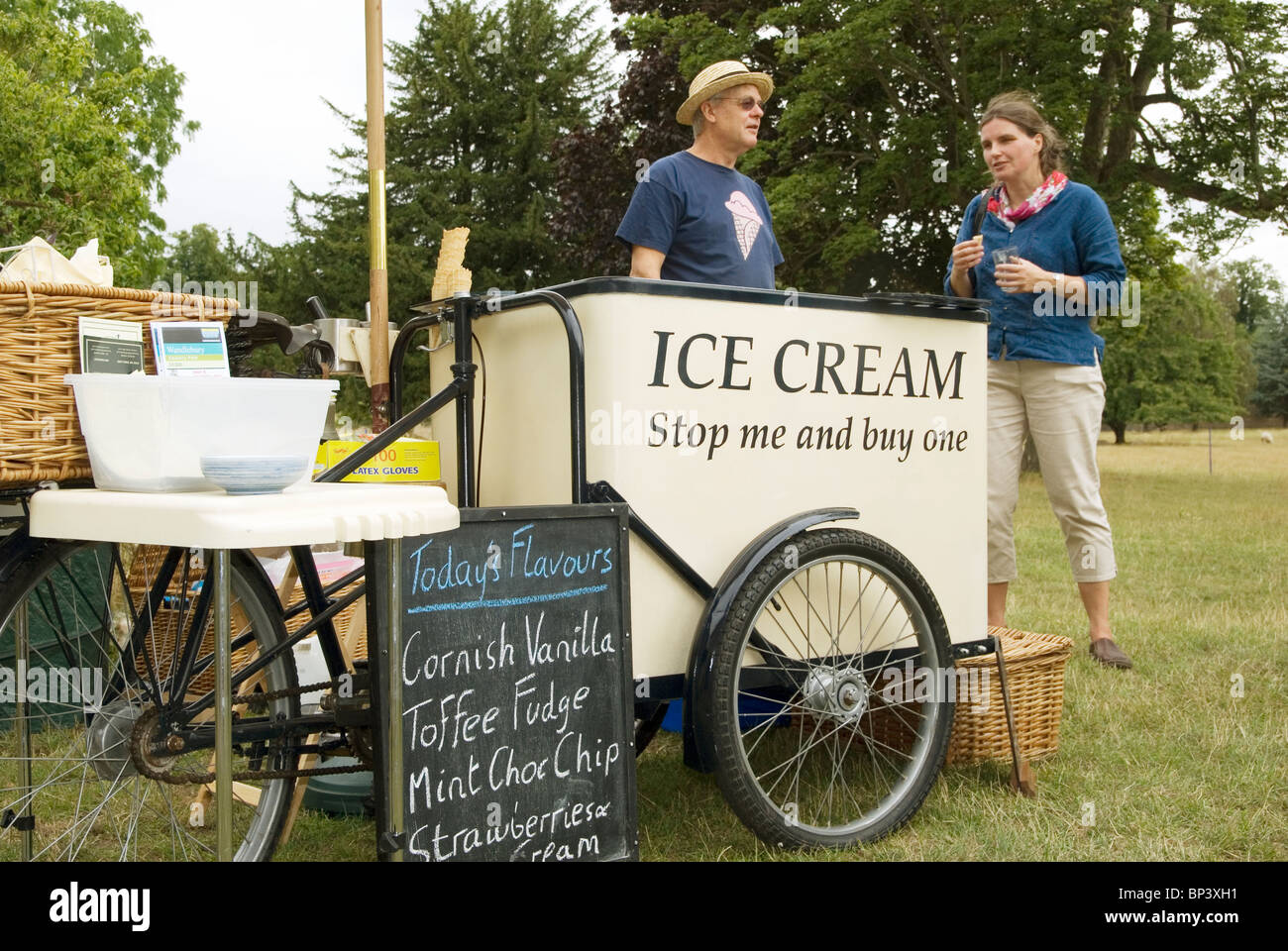 Il triciclo icicle di vendere gelati a Wandlebury Country Park, Cambridge Foto Stock