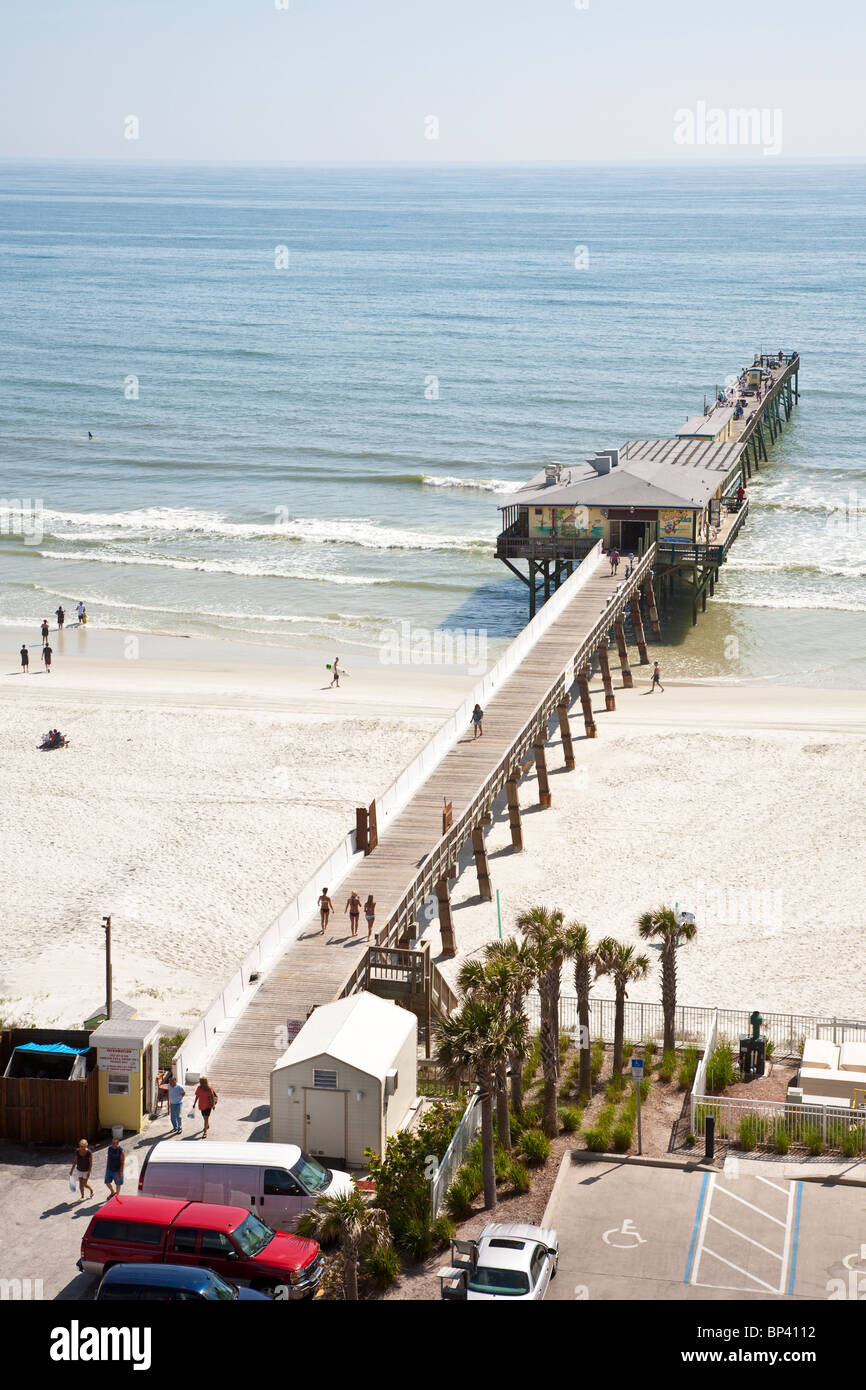 Daytona Beach Shores, FL - Maggio 2010 - scontrosa Joe's Deck Grill sulla pesca Sunglow Pier a Daytona Beach Shores, Florida Foto Stock