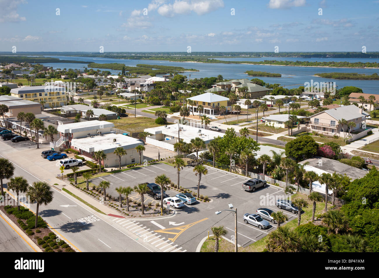 Noleggio privato e case residenziali lungo il canale navigabile intracostiero in Daytona Beach Shores, Florida Foto Stock