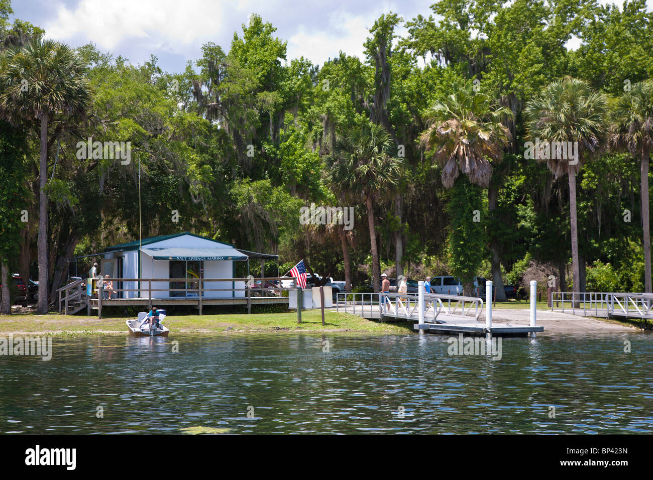 Salt Springs, FL - Maggio 2010 - Dock a Salt Springs Marina nella Florida Centrale Foto Stock