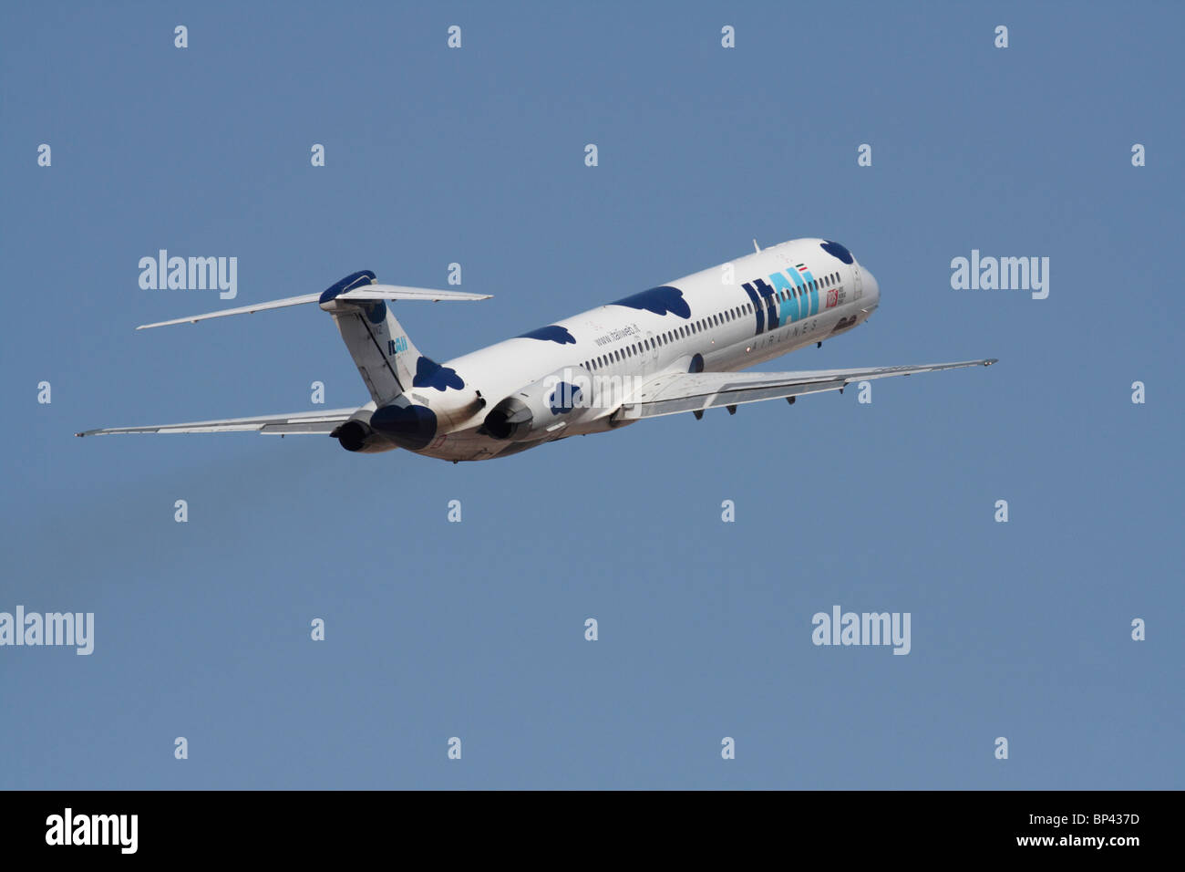 ItAli Airlines McDonnell Douglas MD-82 jet del passeggero in volo e arrampicate in partenza Foto Stock