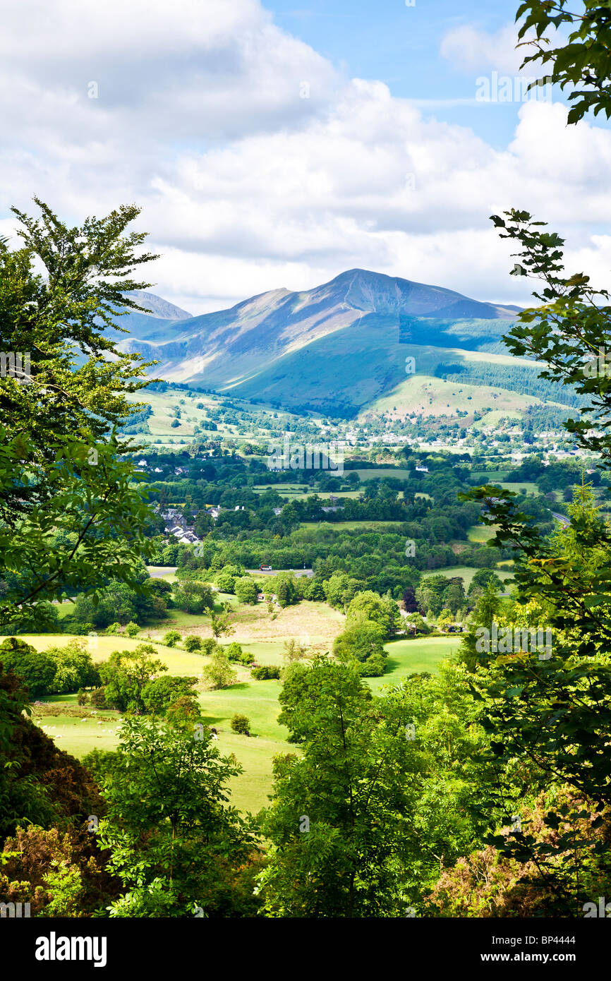 Vista in direzione di Causey Pike dal percorso fino a Latrigg Near Keswick, Lake District, Cumbria, England, Regno Unito Foto Stock