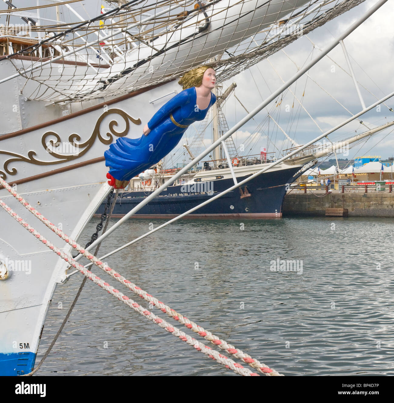 Polena su una nave a vela a fianco della banchina al porto di Victoria, Hartlepool durante la Tall Ships Race, 2010 Foto Stock