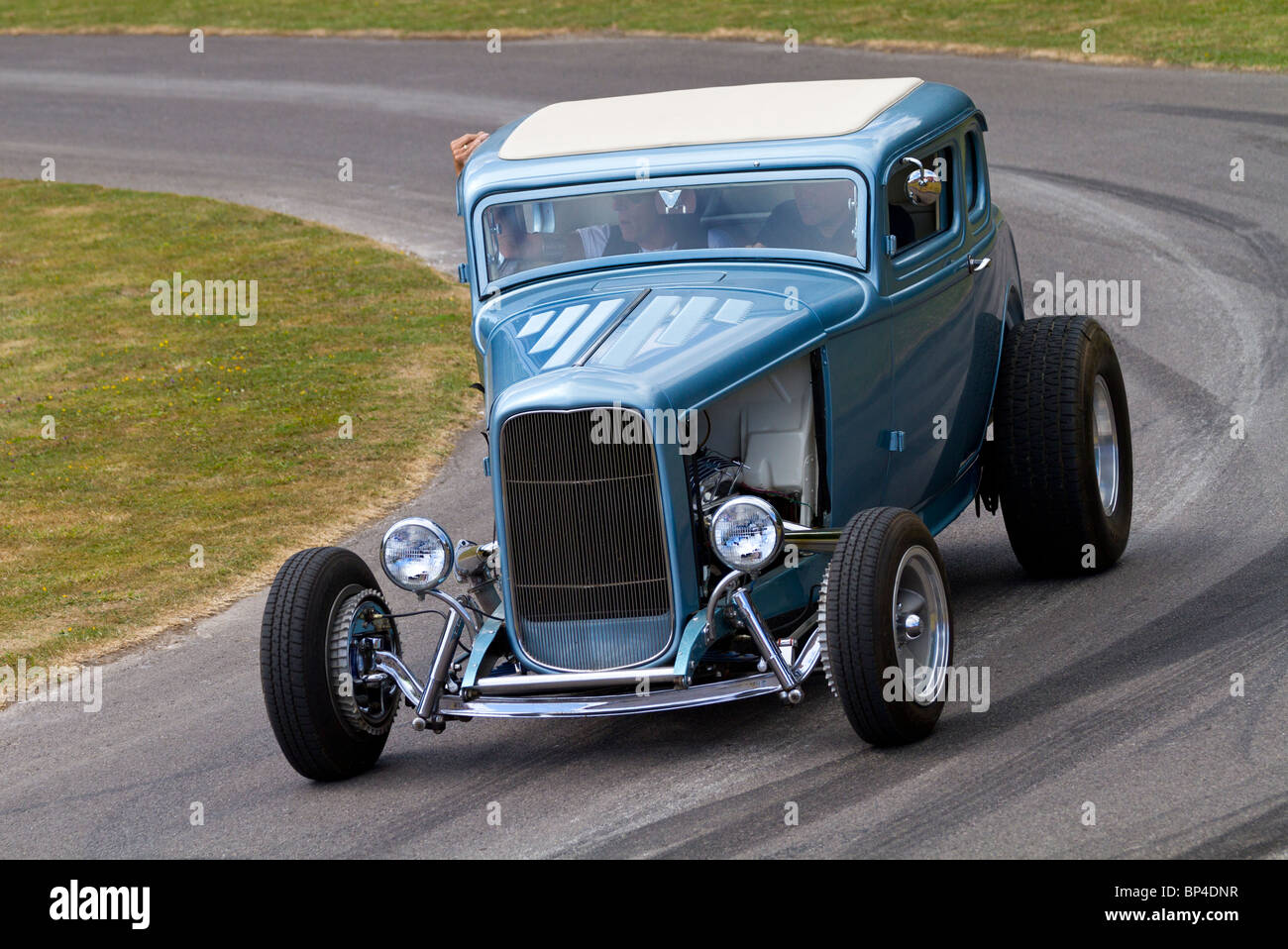 Jeff Beck's 1932 Ford 'Little Deuce' Coupe Hot Rod all'auto, Stars & Chitarre display, 2010 Goodwood Festival of Speed, UK. Foto Stock