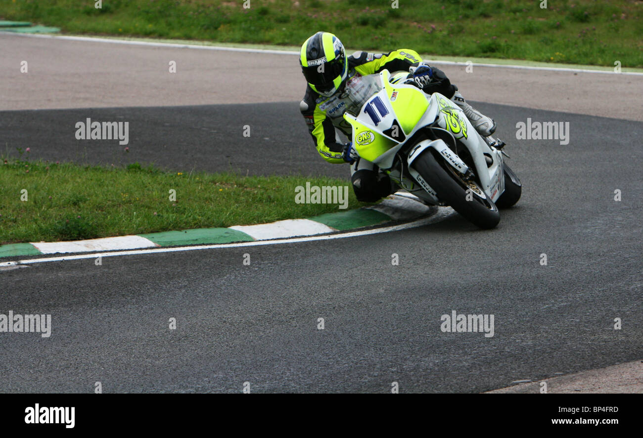 GNS Racing Team Honda CBR 600 proveniente attraverso Edwina a Mallory Park Foto Stock