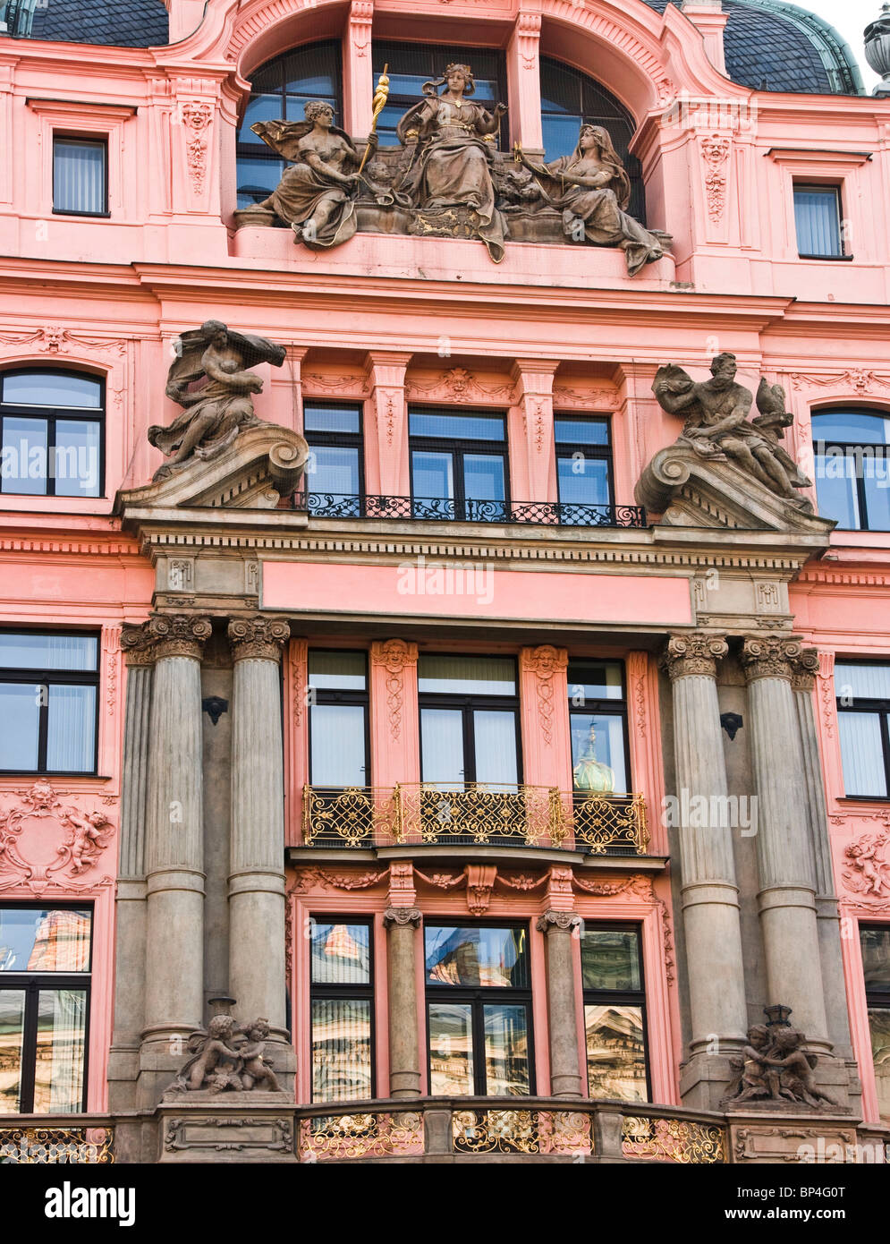 Rosa neo-edificio barocco Wenceslas Square Praga Repubblica Ceca Europa Foto Stock
