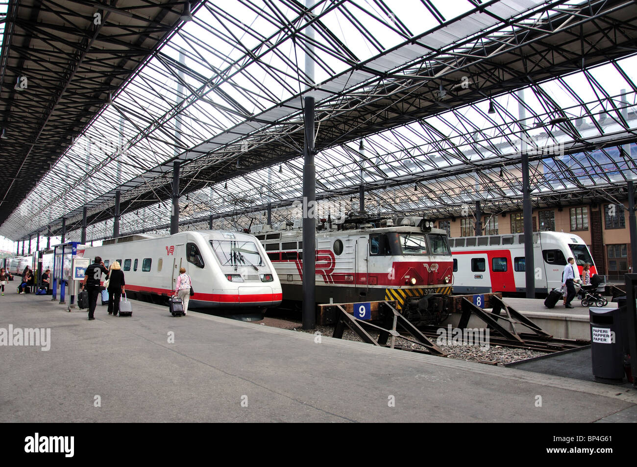 Piattaforme ferroviarie, stazione ferroviaria di Helsinki, Rautatientori, città di Helsinki, Repubblica di Finlandia Foto Stock