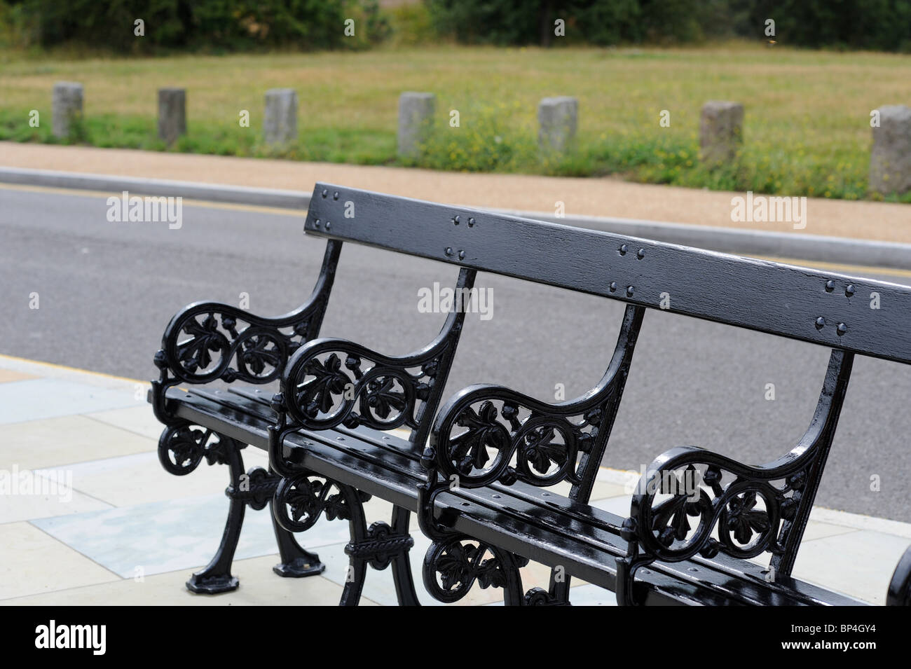 Hampstead. Whitestone stagno del nuovo look include i nuovi sistemi di illuminazione, York pavimentazione in pietra, posti a sedere, nuovi sistemi di filtrazione, aree di erba Foto Stock