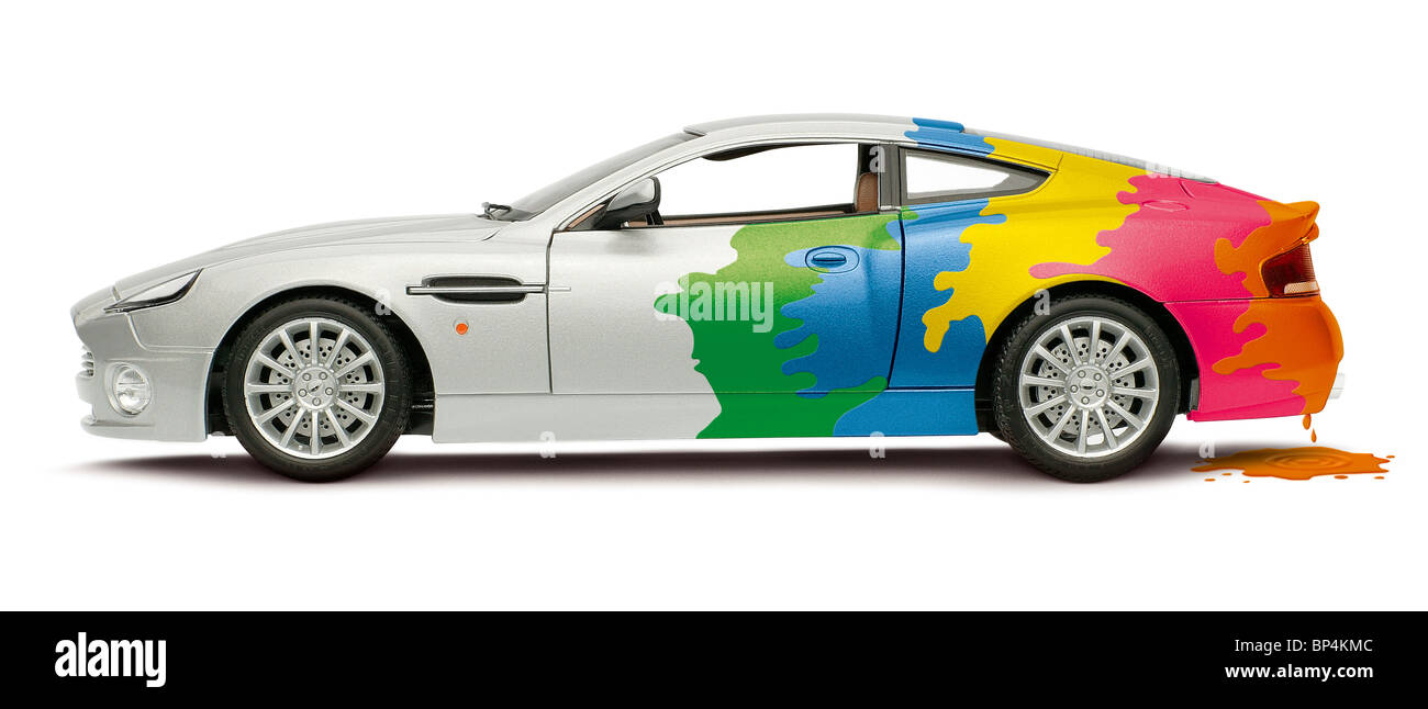 Un auto colorato con vernice di gocciolamento in retro Foto Stock