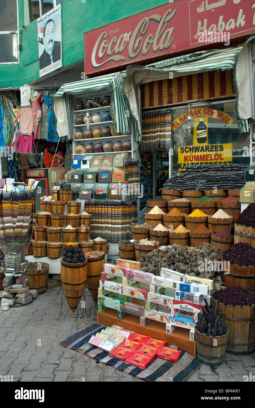 Le spezie per la vendita, quartiere Dahar, Hurghada, Mar Rosso, Egitto Foto Stock