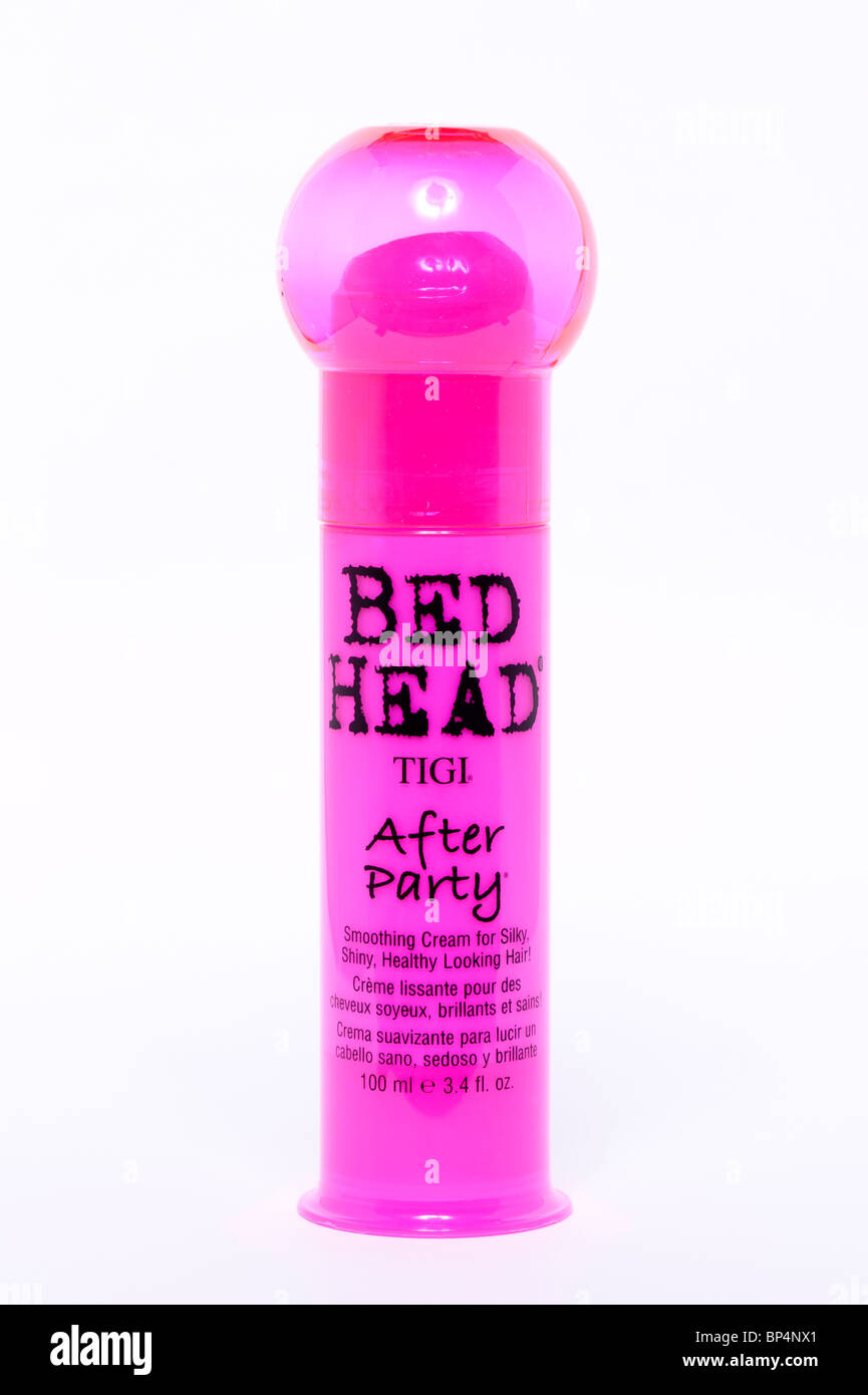 Un taglio al di fuori di un bottiglia di Tigi Bed Head After Party prodotto per i capelli su sfondo bianco Foto Stock