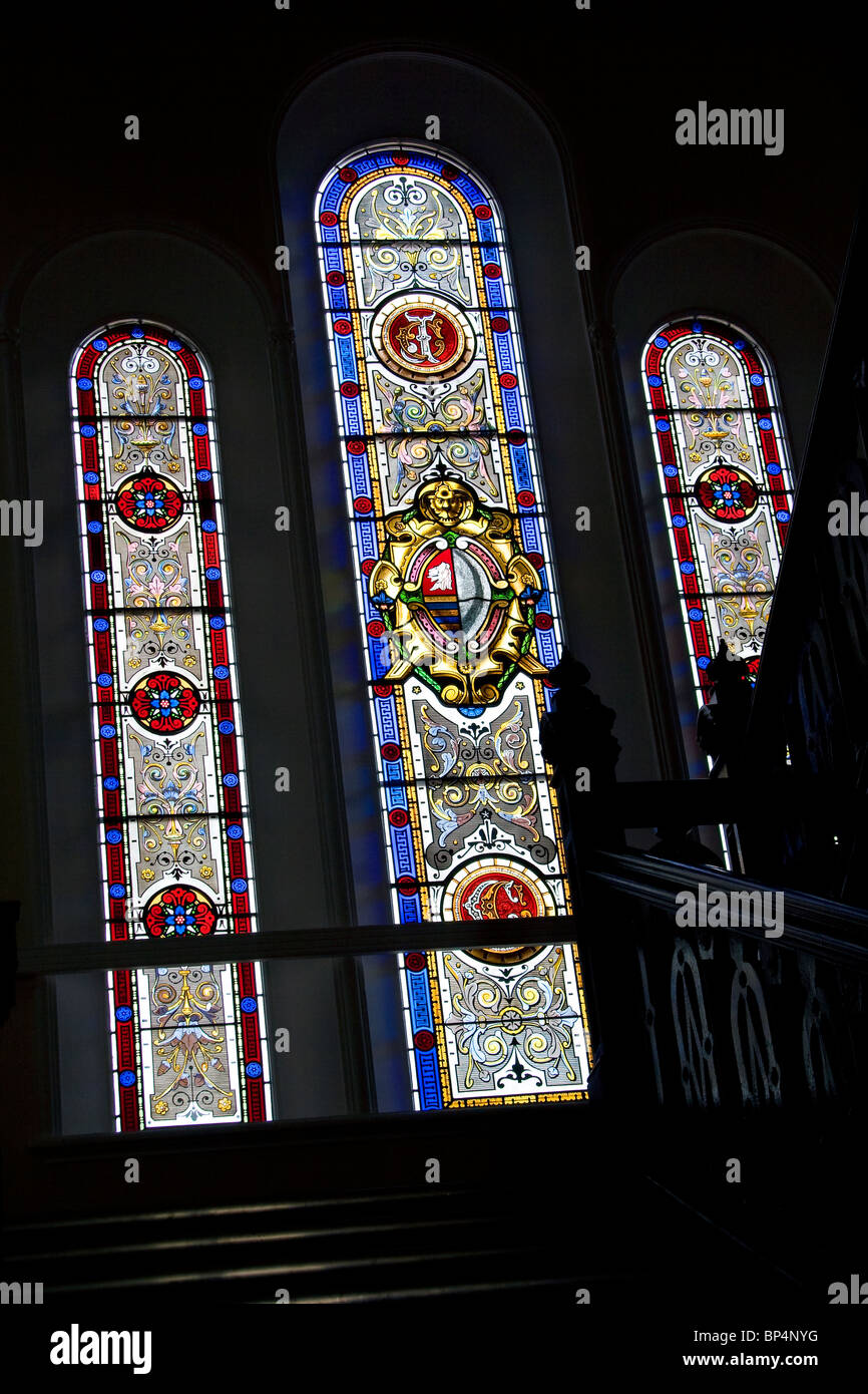 Parte superiore della scala tre archi di vetro acidato windows di Clemente Park casa costruita nel 1854 per Dundee del barone di iuta di James Cox,UK Foto Stock