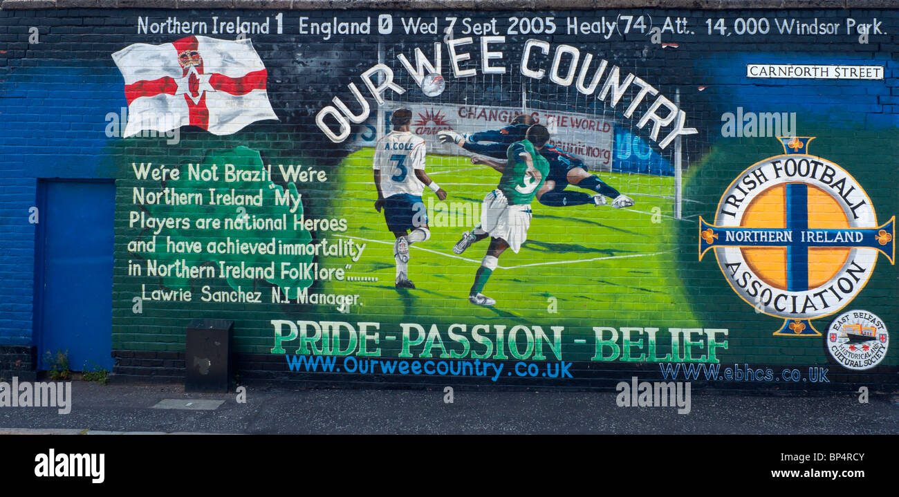 Il murale di commemorazione in Irlanda del Nord la 1-0 Win Over England, Sett. 7 2005. Foto Stock