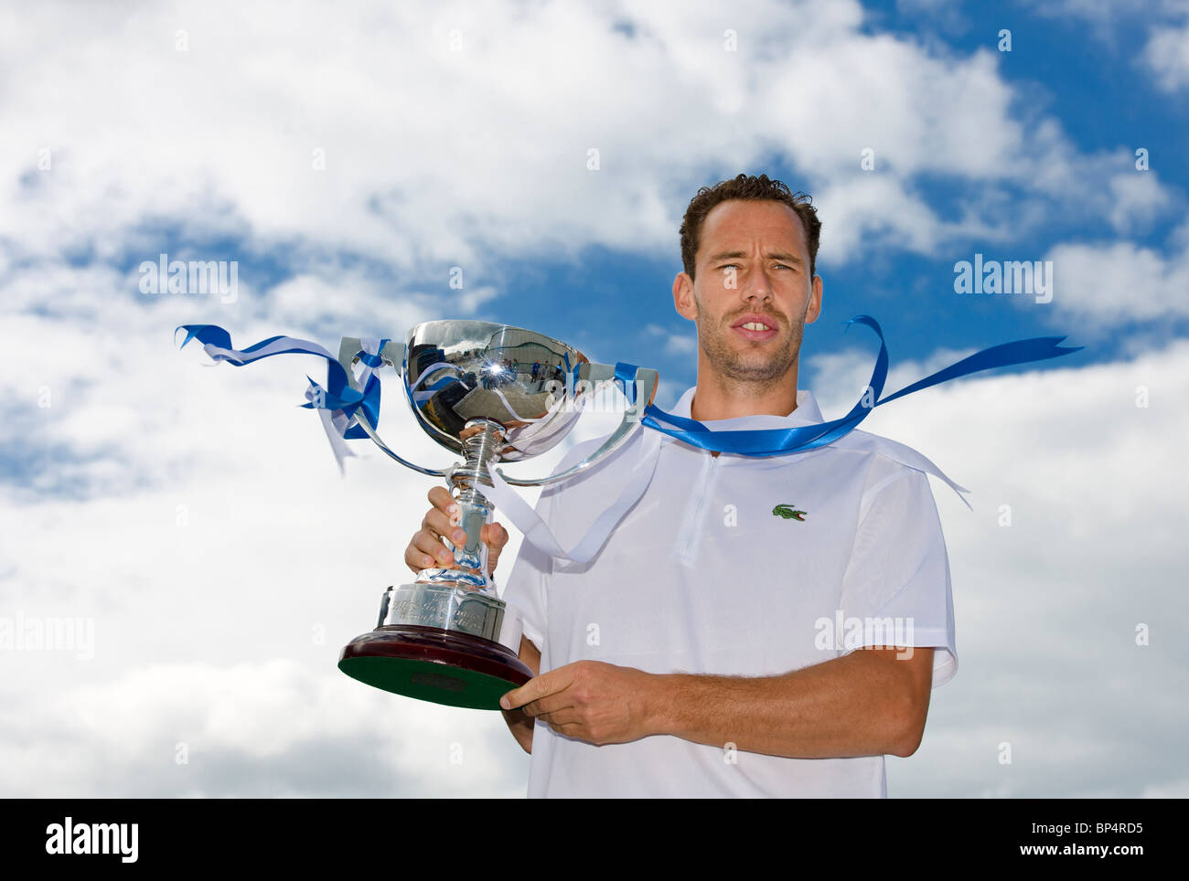 Michael Llodra di Francia vincitore di AEGON internazionale ATP 2010 singoli final. Foto Stock