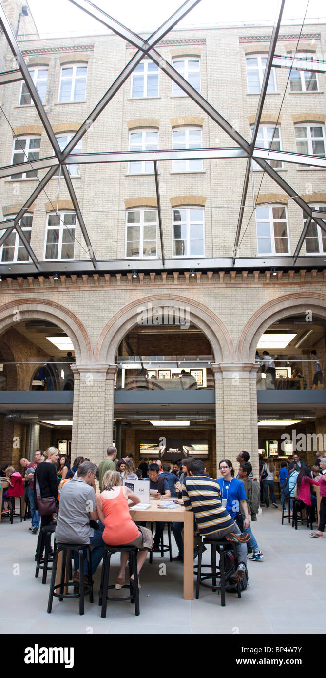 Cortile Centrale - Apple Store - Covent Garden - Londra Foto Stock
