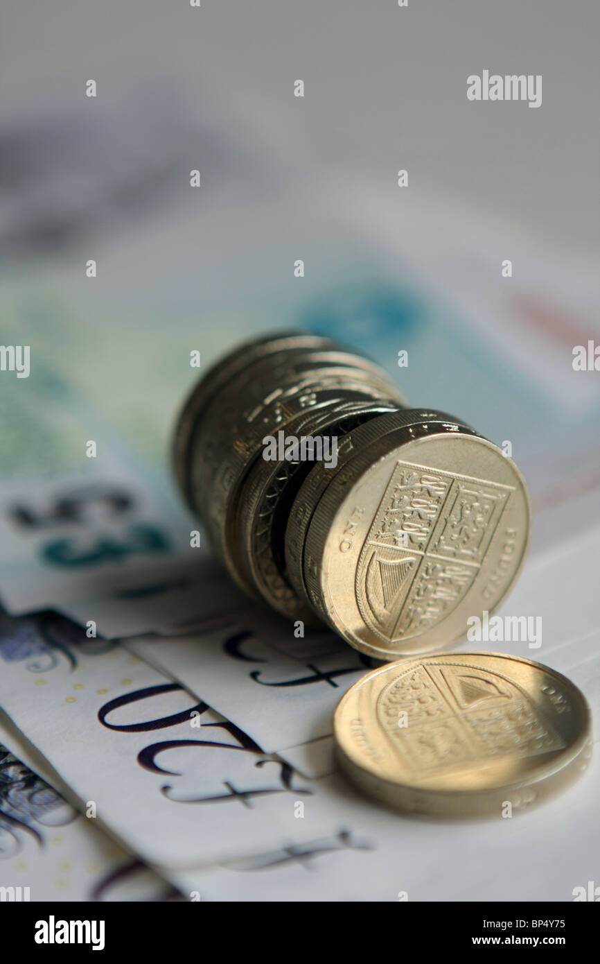 Sterling £1 monete in denominazione diversa sterling note Foto Stock