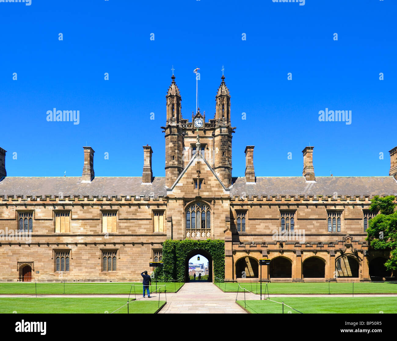 Ingresso principale e un quadrangolo presso l Università di Sydney, Sydney, Australia Foto Stock