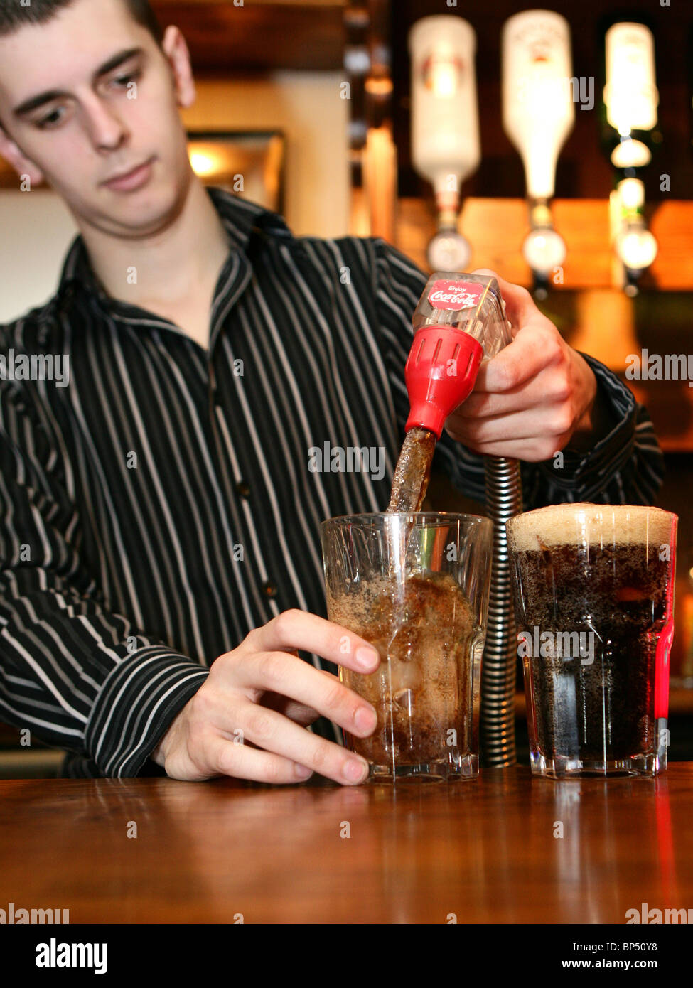 Ai Generato Freddo Coca Cola Bevanda Nel Un' Bicchiere Tazza Isolato Su Trasparente Sfondo Bibita Bevanda Png Generativo Ai