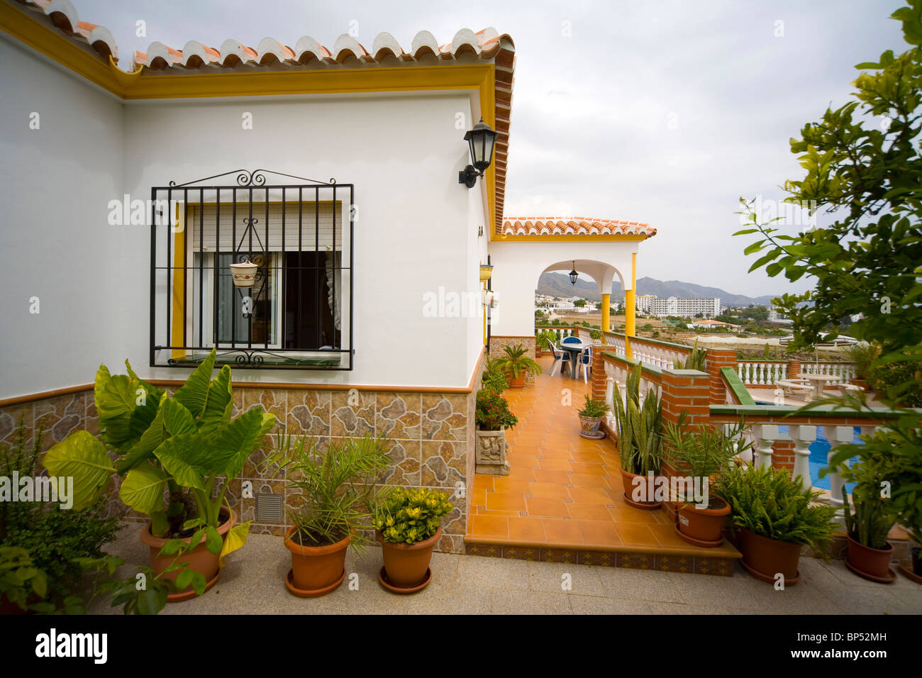Casa vacanze villa terrazza con piscina. Immagine presa nel sud della Spagna. Foto Stock