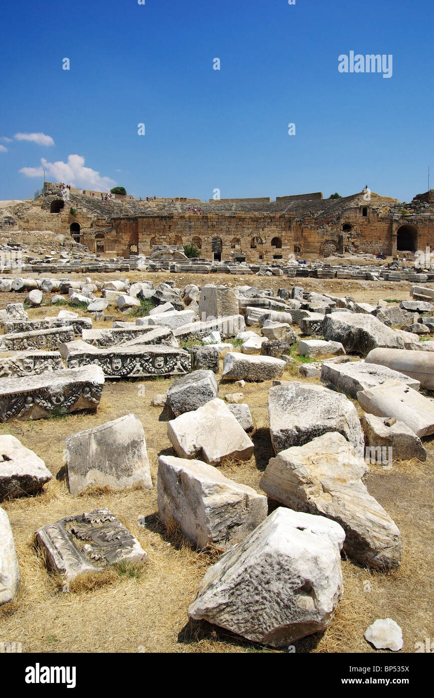 Rovine di antiche città Hierapolis. Pamukkale, Turchia. Foto Stock