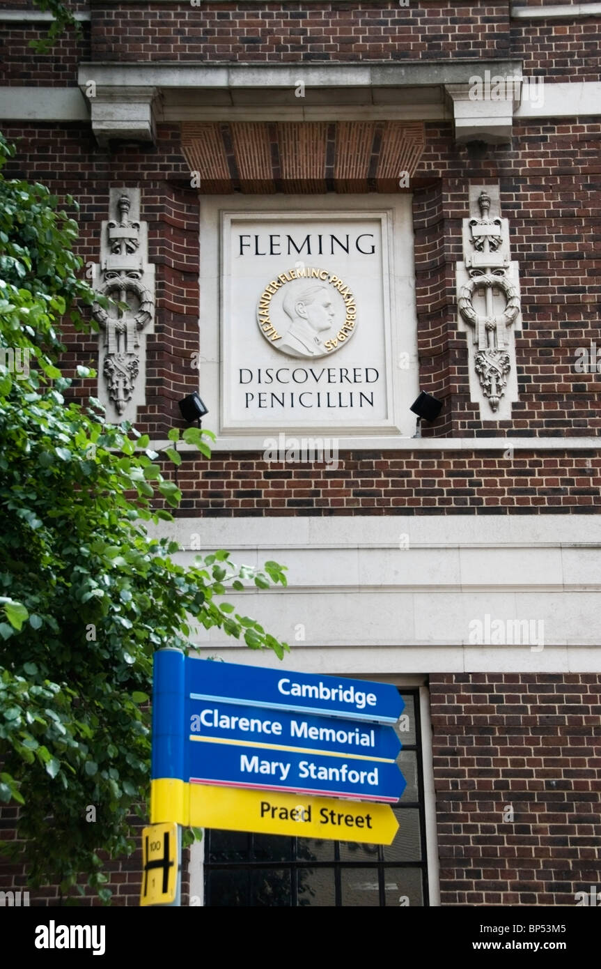Sir. Alexander Fleming memorial, close-up ritratto ornamentali su un muro di mattoni e l'ospedale St Mary segno, Londra, Regno Unito, Europa UE Foto Stock